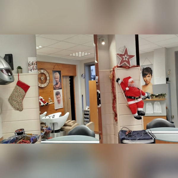 Intérieur du salon Actuel Coiff pour Noël